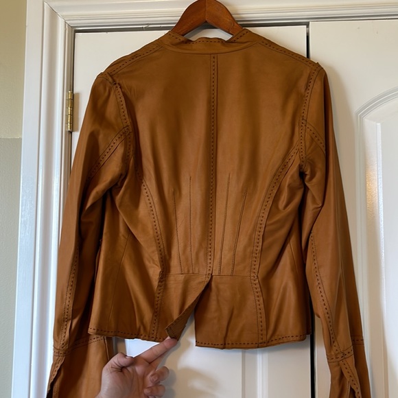 Danier brown soft leather jacket. - Picture 6 of 7
